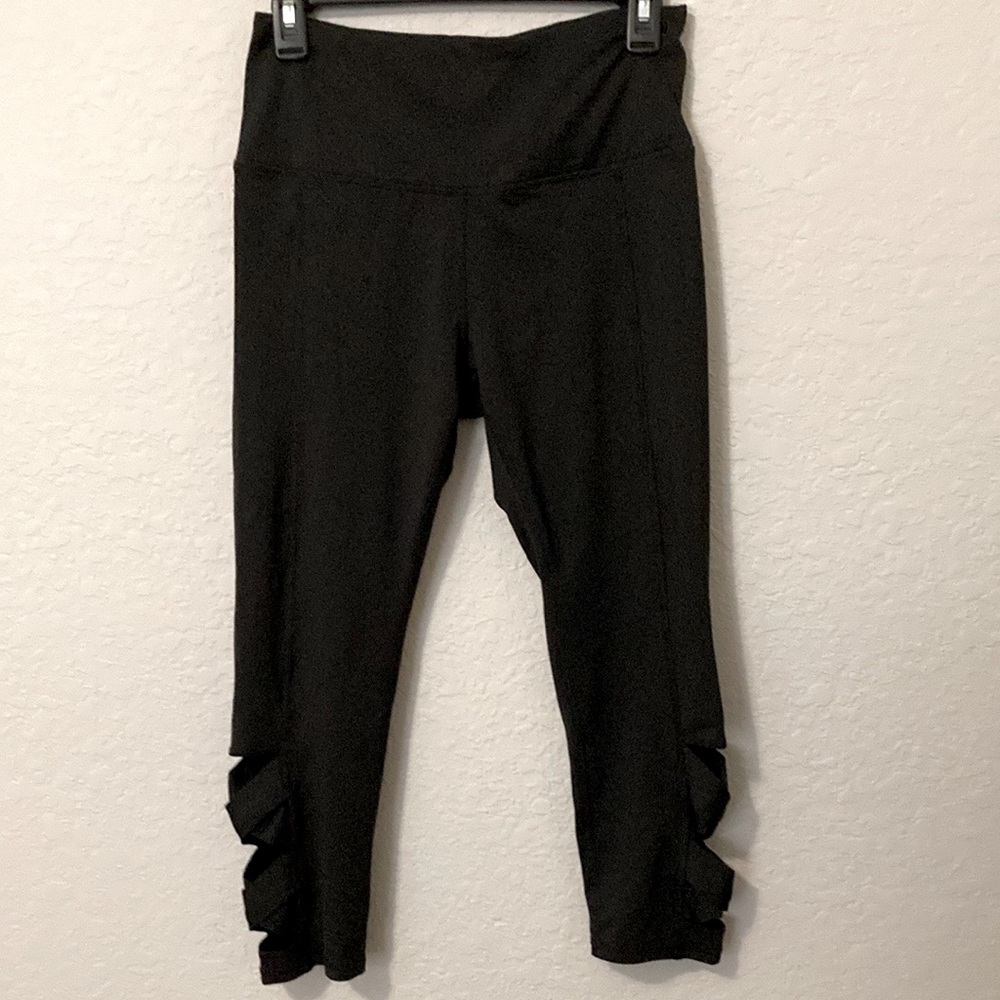 Gaiam yoga capris with crisscross sides size M